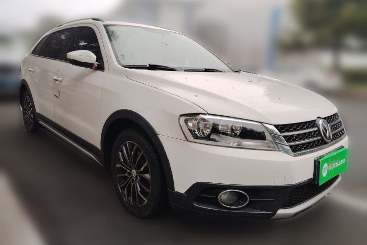Used Volkswagen Cross Lavida 2014 1.6L Automatic Front Right 45 Deg
