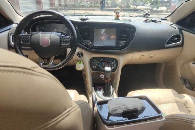 Used Fiat Viaggio 2012 1.4T Automatic Jingxiang Edition Center Console