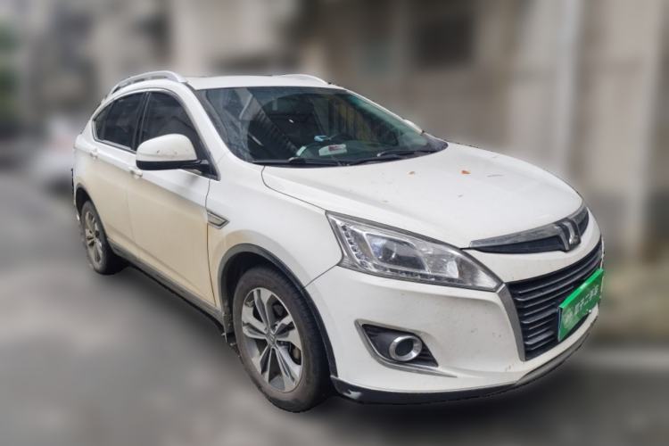Used Luxgen U6 SUV 2015 1.8T Fashion Edition Front Right 45 Deg