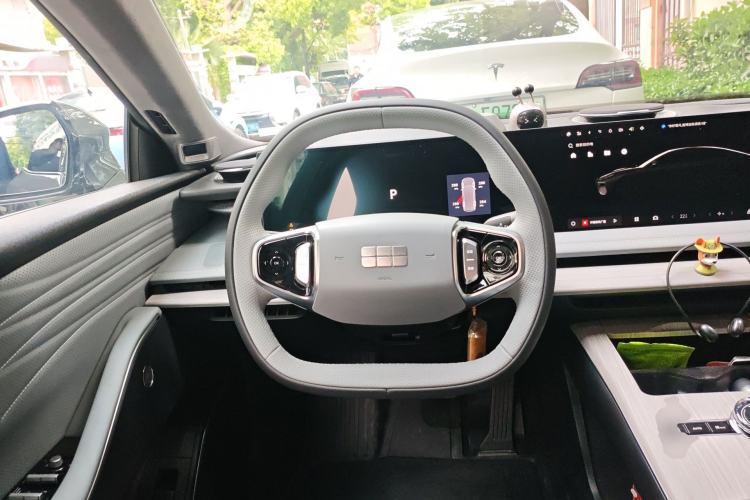 Used Geely Galaxy E8 2024 665 km Range Rear-Drive Starship Long-Range Version Steering Wheel