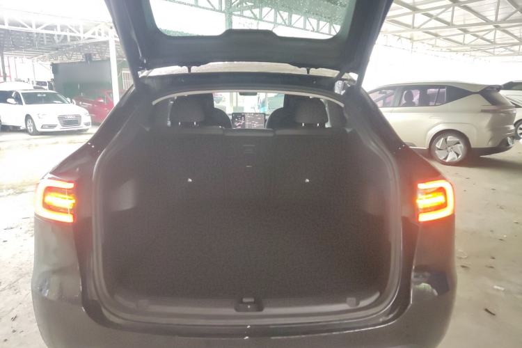 Used Tesla Model Y 2023 Rear-Wheel-Drive Version Trunk