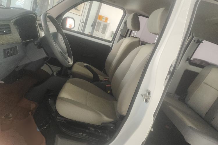 Used Jinbei Hiace X30 2023 1.5L Super-Comfortable Passenger Van 5/6/7-Seater Non-Air-Conditioned Version Model SWC15M Left Front Seat