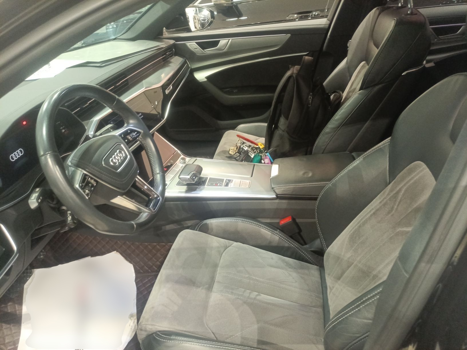 Переднее сиденье в автомобиле