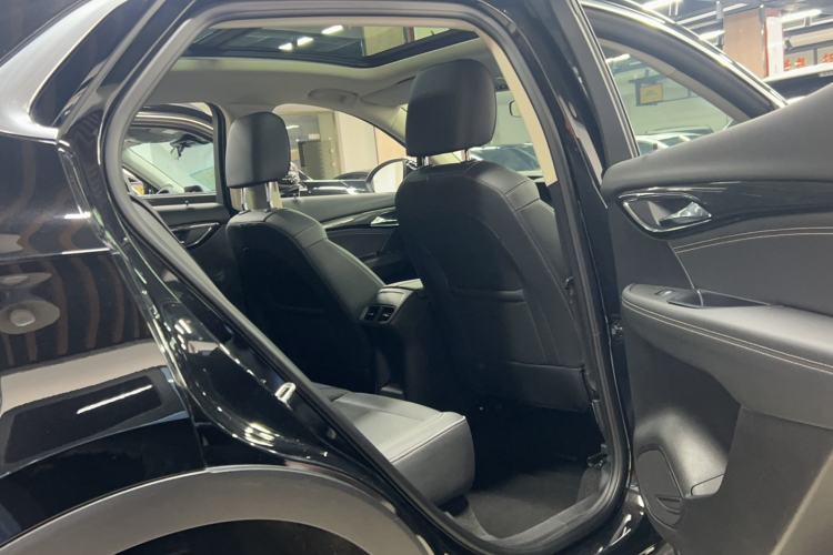 Used Buick Envision 2022 Facelift Encore S 552T Two-Wheel-Drive Luxury Model
