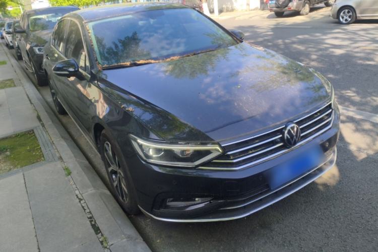 Used Volkswagen Magotan 2020 330TSI DSG Luxury Edition Front Right 45 Deg