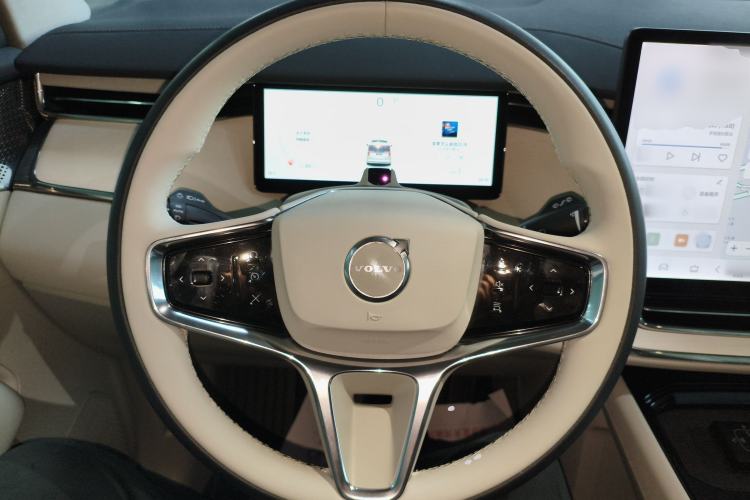 Used Volvo EM90 2025 Ultra Six-Seater Steering Wheel