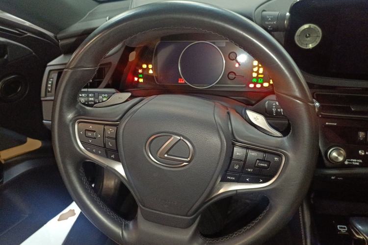 Used Lexus ES 2022 200 Excellence Edition
