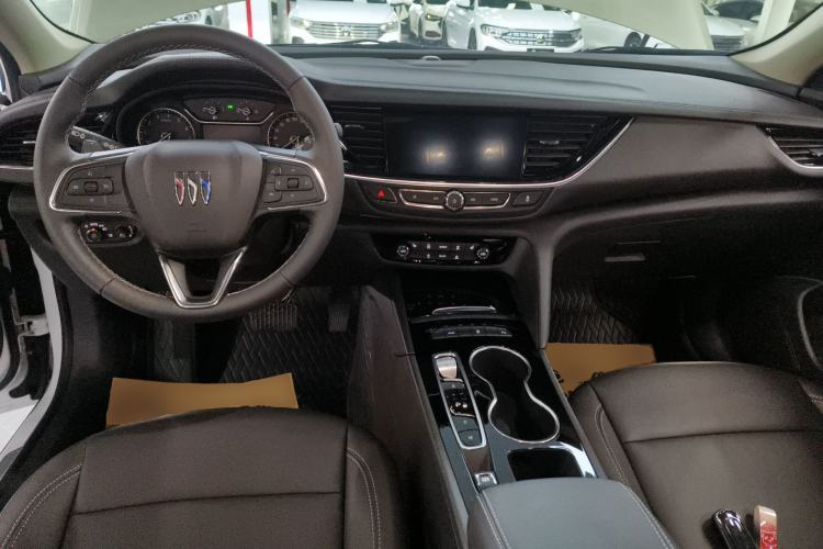 Used Buick Regal 2024 Revised 25T Ultra-Comfort Edition Center Console