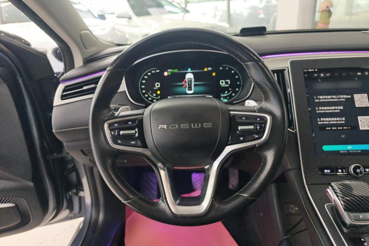 Used Roewe i6 MAX 2020 300TGI Automatic Supreme Edition with Cool Sunroof and Advanced Driving Features
