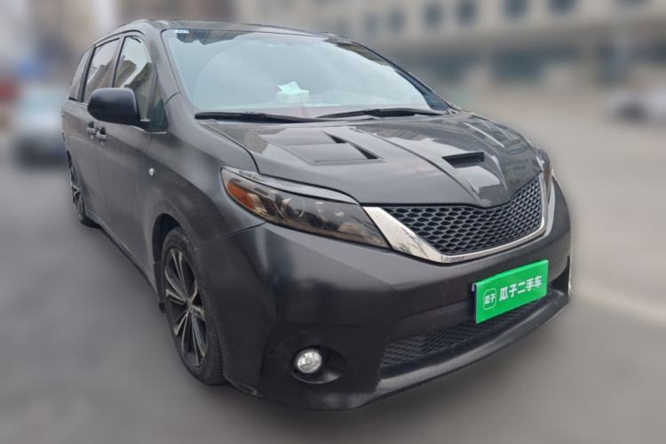 Used Toyota SIENNA 2015 3.5L Two-Wheel Drive LE Front Right 45 Deg