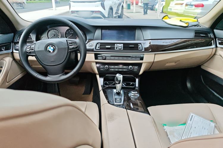 Used BMW 5 Series 2011 523Li Luxury Model Center Console