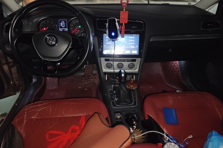 Used Volkswagen Golf 2016 230TSI Automatic Comfort Version Center Console