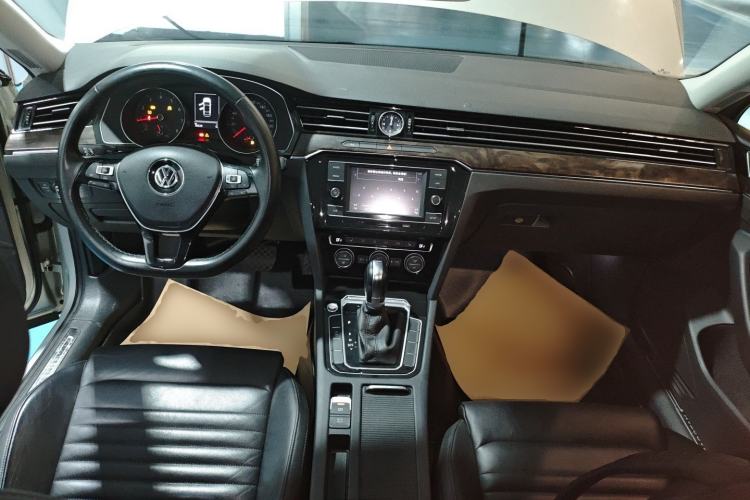 Used Volkswagen Magotan 2018 Facelift 330TSI DSG Luxury Model Center Console