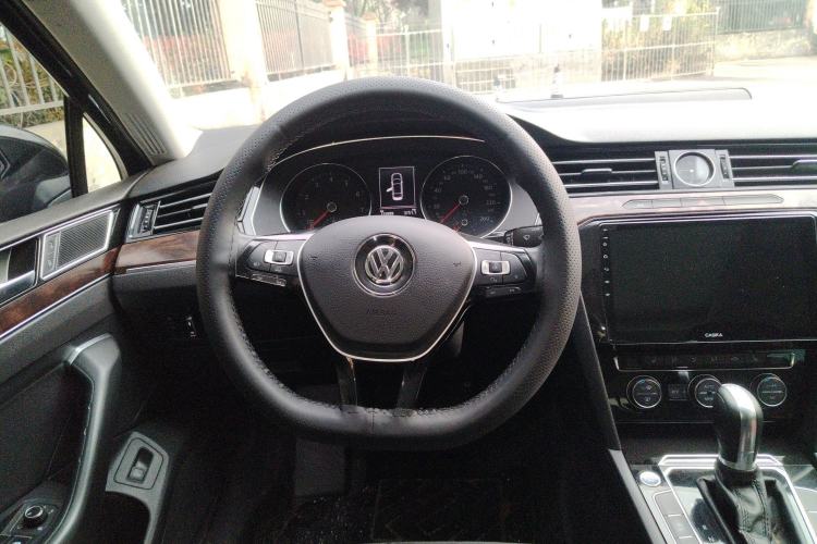 Used Volkswagen Magotan 2017 330TSI DSG Luxury Model Steering Wheel