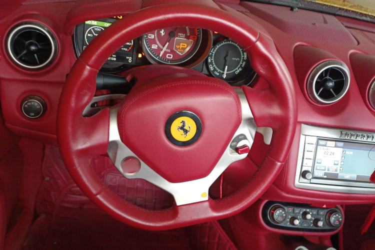 Used Ferrari California T 2009 4.3L Standard Edition Steering Wheel