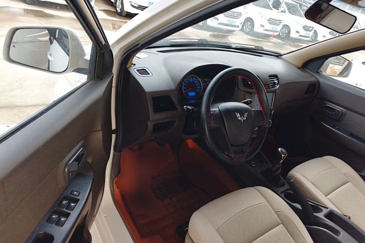 Used Wuling Hongguang 2014 1.5L S Standard Version