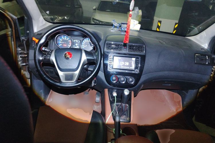 Used FORTHING Joyear X5 2013 1.6L Manual Luxury Model China IV Standard Center Console