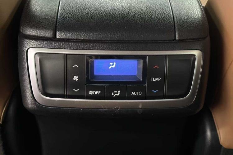 Used Toyota Highlander 2018 2.0T Four-Wheel Drive Knight Edition 7 Seats China VI Standard Interior 2