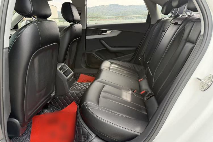 Used Audi A4L 2019 40 TFSI Ambition China VI Interior 6