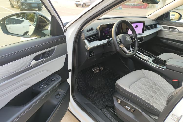 Used Volkswagen Tavendor 2024 380TSI All-Wheel Drive R-Line Cruise Edition