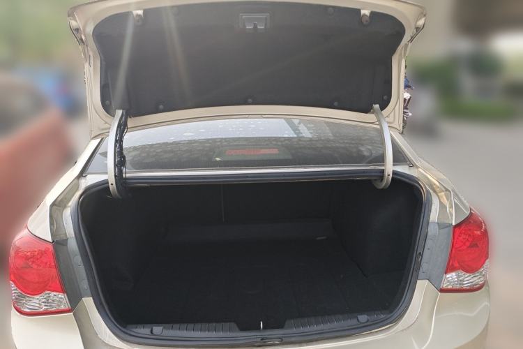 Used Chevrolet Cruze 2013 1.8L SX AT Trunk