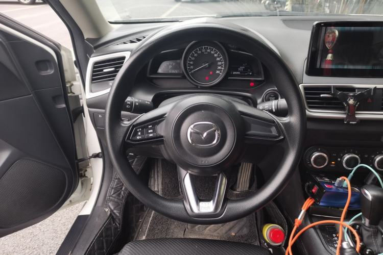 Used Mazda 3 Axela 2019 Cloud-Controlled Version Sedan 1.5L Automatic Comfort Trim China V Standard Steering Wheel