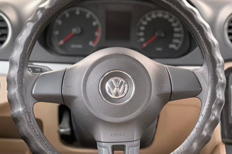 Used Volkswagen Jetta 2013 1.6L Manual Comfort Model Interior 3