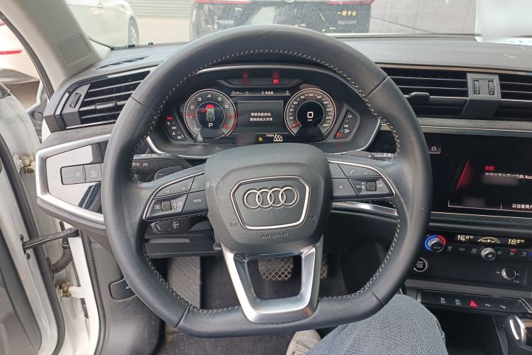 Used Audi Q3 2022 35 TFSI Fashion Dynamic Model
