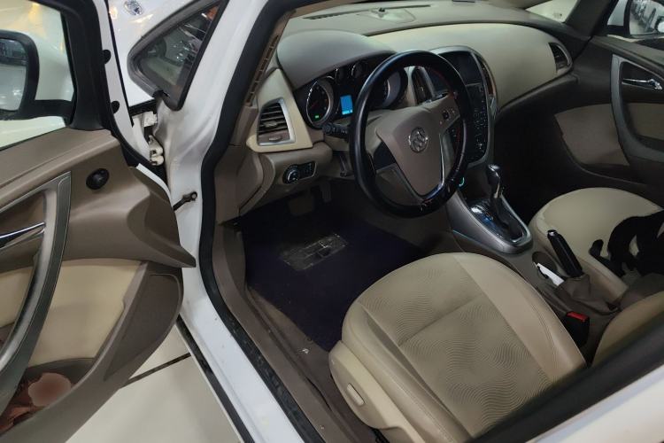 Used Buick GT 2013 GT 1.6L Automatic Fashion Edition Driver Seat