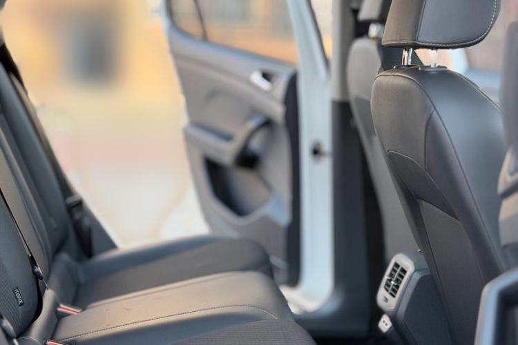 Used Volkswagen Tacqua 2021 200TSI DSG JoyConnect Edition Interior 5