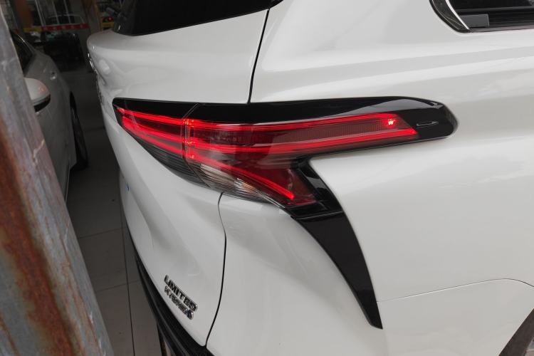 Used Toyota SIENNA 2021 2.5L Hybrid Premium Edition Right Rear Taillight