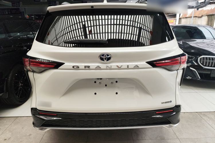 Used Toyota Granvia 2022 2.5L Hybrid Flagship Edition Rear