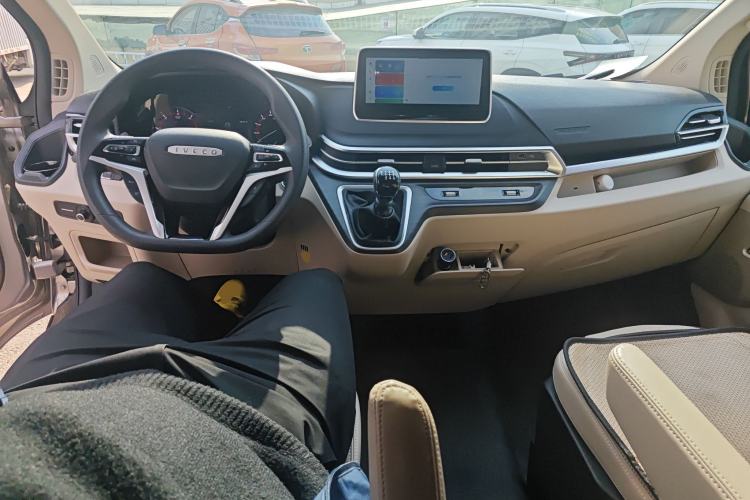 Used Iveco Fidato 2023 C33 Passenger Van 2.0T 110 kW Manual Transmission Starlight Edition High Roof Center Console