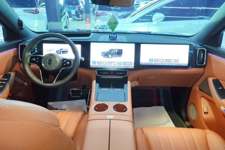 Used Hima AITO M8 2025 Extended-Range Max+ Version 53.4 kWh 5-Seater Edition Center Console