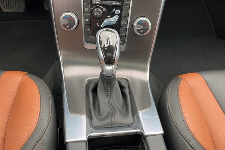 Used Volvo V60 2016 Cross Country T6 AWD
