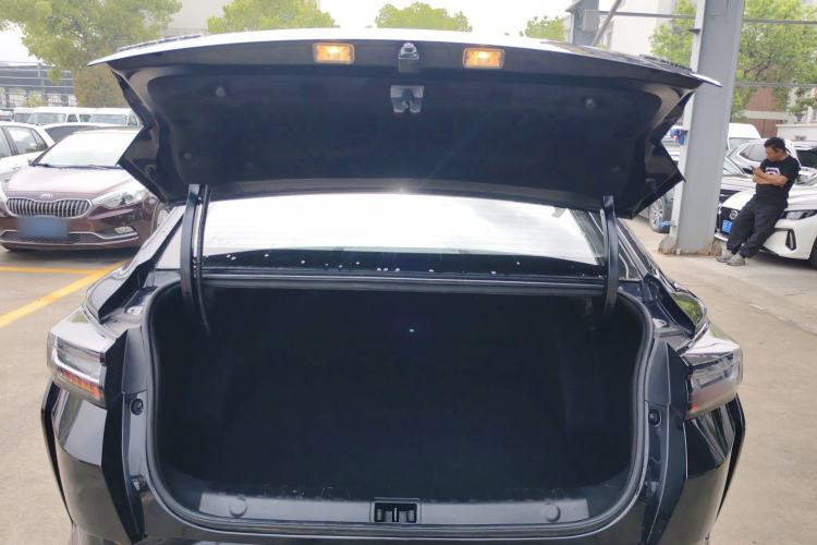 Used Dongfeng Aeolus Yixuan 2023 Mach Edition 1.5T Automatic Pursuit Rider Version Trunk