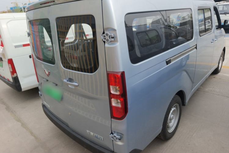Used Wuling Yangguang 2024 300KM Comfort Version Passenger Van 75kW Rear Right 45 Deg