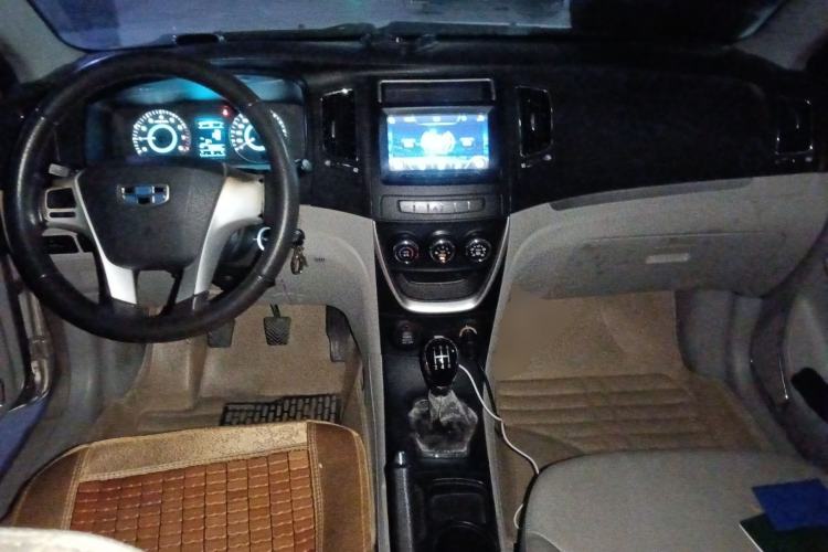 Used Geely Auto Vision 2015 1.5L Manual Elite Model Center Console
