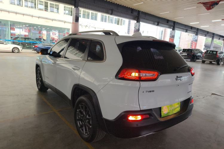 Used Jeep Cherokee 2020 2.0L Two-Wheel Drive Classic Sports Edition Rear Left 45 Deg