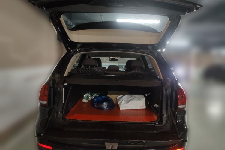 Used BMW X5 2015 xDrive28i Trunk