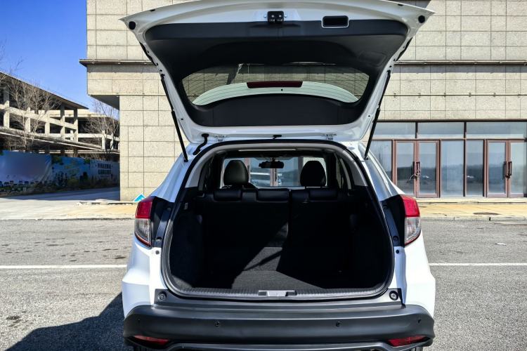 Used Honda Vezel 2020 1.5L CVT Pioneer Edition Trunk