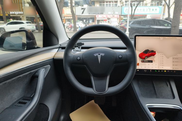 Used Tesla Model Y 2023 Long-Range All-Wheel-Drive Version