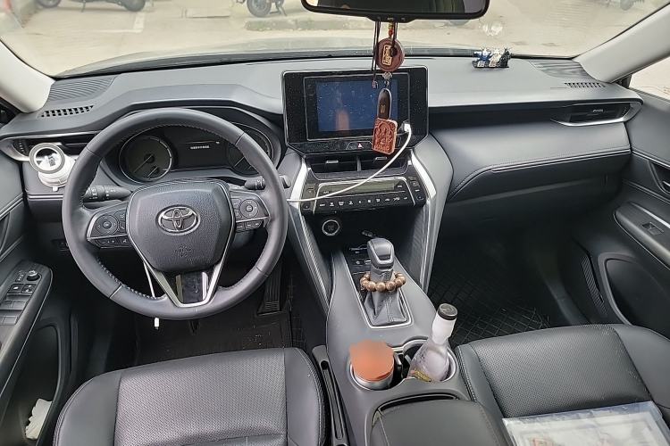 Used Toyota Harrier 2022 2.0L CVT Two-Wheel Drive Luxury Edition Center Console