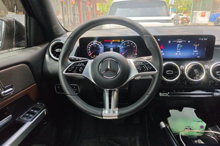 Used Mercedes-Benz GLB 2025 GLB 200 Dynamic Edition Steering Wheel