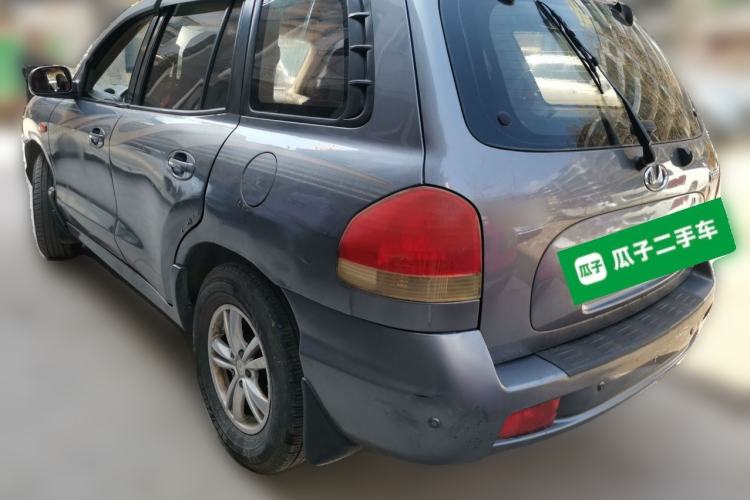 Used Huatai Santa Fe Classic 2011 2.0L Gasoline Manual Two-Wheel Drive Comfort Version
