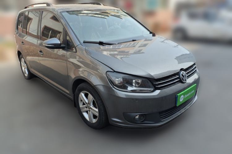 Used Volkswagen Touran 2015 1.4T Manual Fashion Edition 5-Seater Front Right 45 Deg