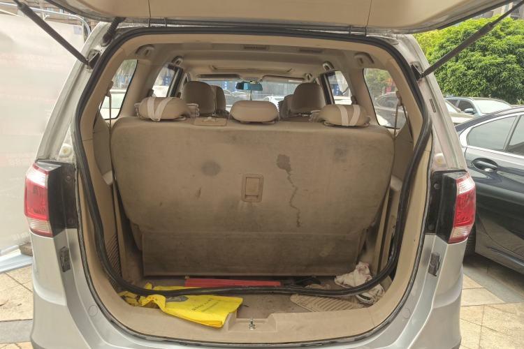 Used Baojun 730 2014 1.5L Manual Luxury Navigation ESP Version 7 Seats Trunk