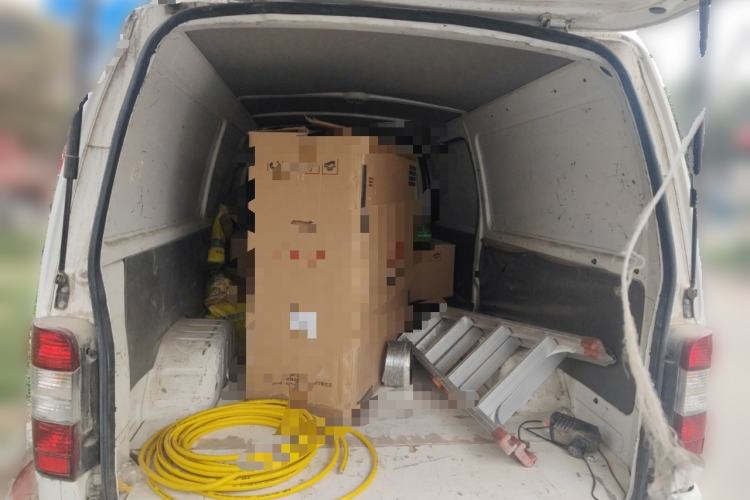 Used Jinbei Hiace 2020 2.0L Express King Series Deluxe Van Standard Roof China VI Emission Standard 1TZS Trunk