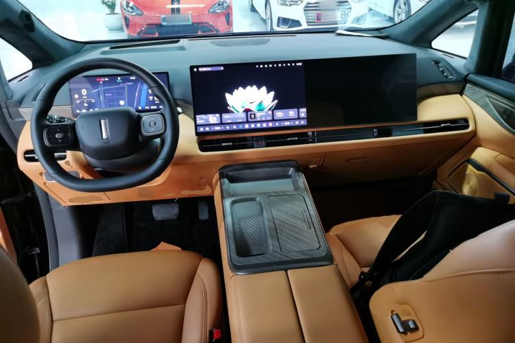 Used Wey Gaoshan 2025 Four-Wheel Drive Alpine 8 Center Console