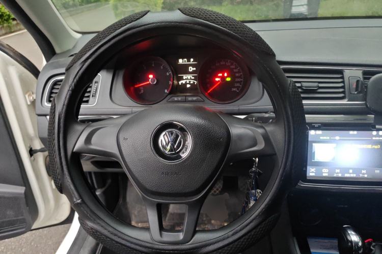 Used Volkswagen Lavida 2015 1.6L Automatic Fashion Edition Steering Wheel